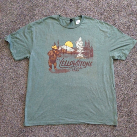 Gildan Yellowstone National Park Crewneck T-shirt Green 2XL - Picture 1 of 4